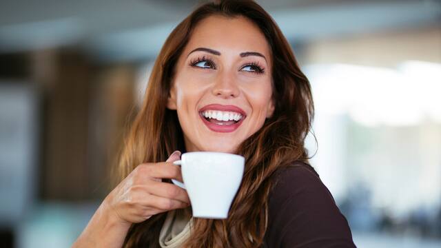 Co nejlépe funguje na odstranění skvrn od kávy a zabarvení zubů? 